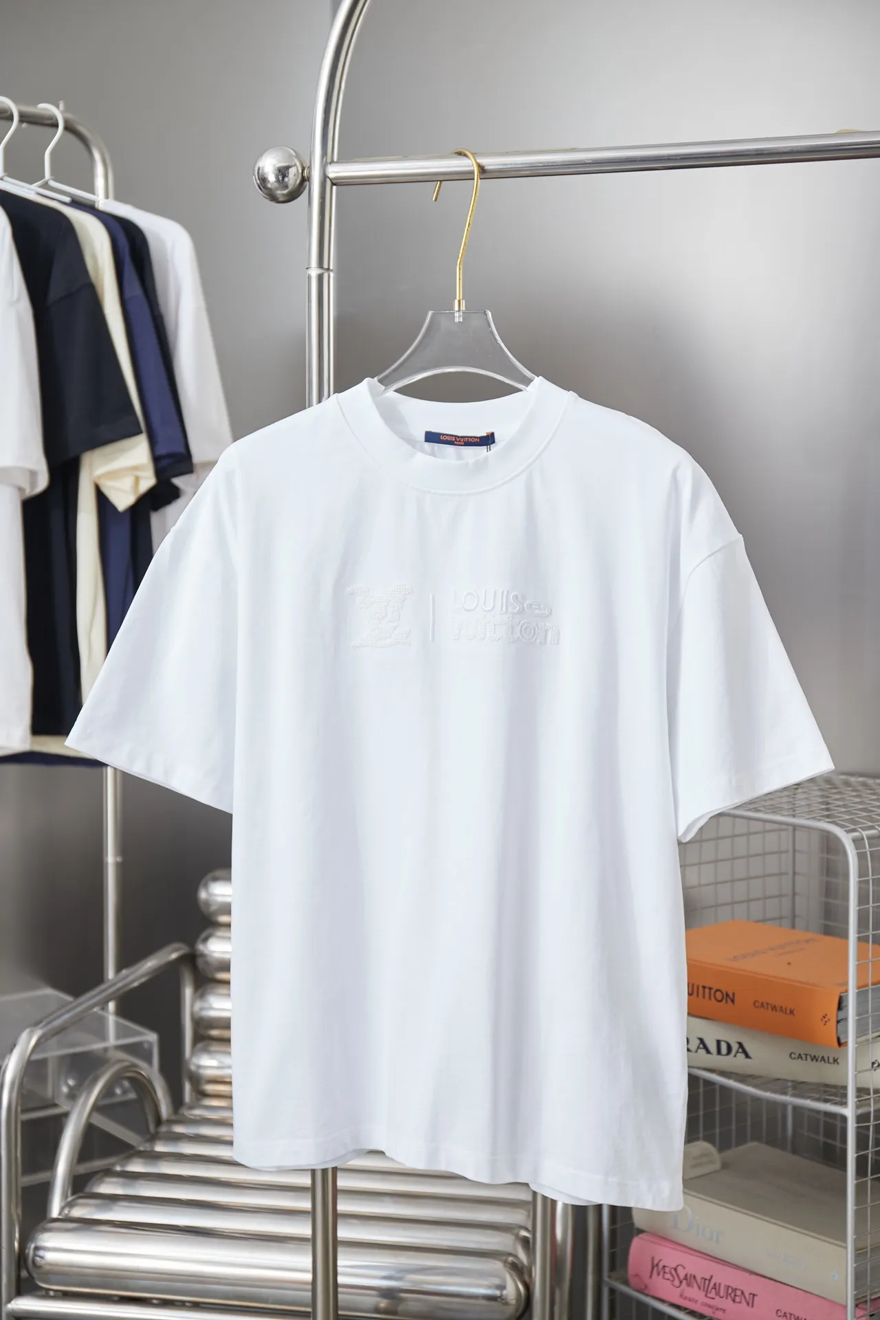 🅿️200 1V 25SS early spring new style short sleeves with embroidered letters, light luxury, a must-have item for daily commuting for men and women, correct version, welcome to compare, detailed features · 320 grams of 100% pure cotton double yarn jersey fabric · Special thickened 32 pieces of double yarn 1X1 thread in the same vat · Imported Tajima machine hollow embroidered letter logo. Ready-made garments are washed to make the embroidery softer · Double-needle sewing and cross-seam technology · Original main mark, washed tag, brand moisture-proof paper packaging Color: black/white/khaki Size: S/M/L/XL